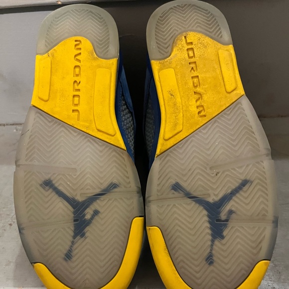 Jordan 5 Laney.  Never worn outdoors.  Worn a few times indoors in a gym. - Picture 5 of 6